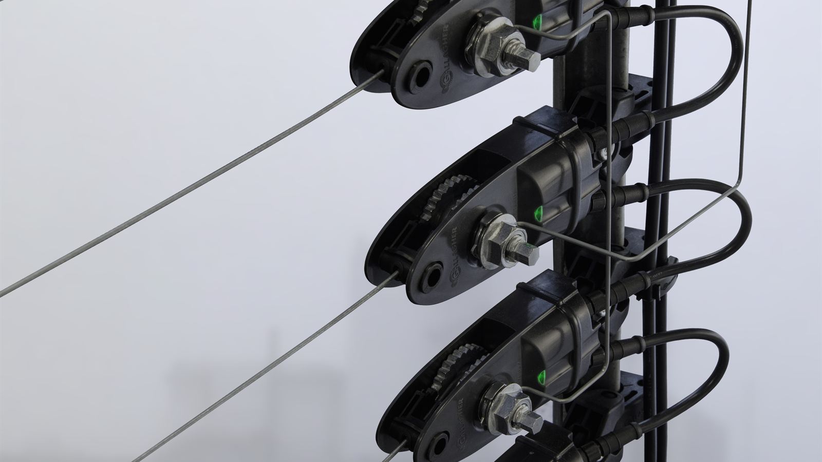Gallagher insulators and high-tensile wires on a monitored pulse fence
